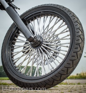 21 inch wheel with thick spokes 20406FR and black flow-glide 30300FR